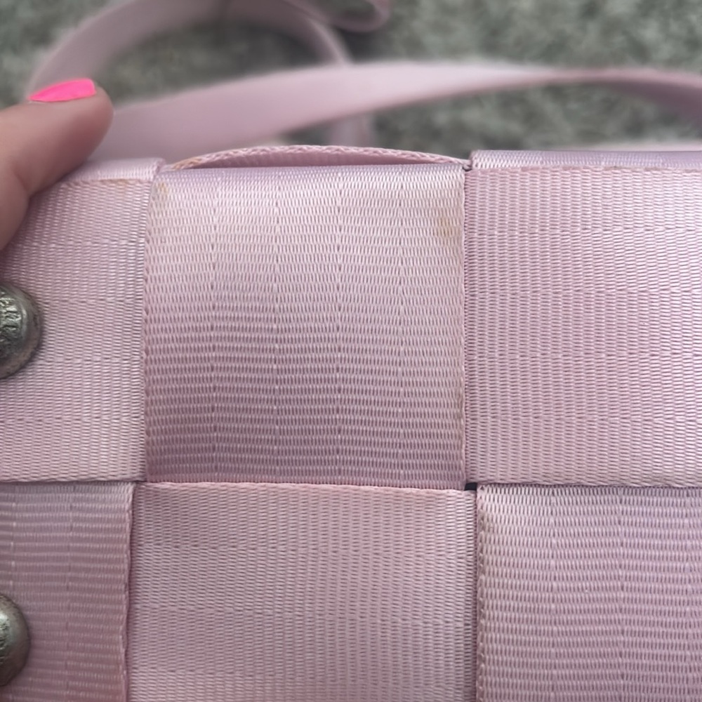Pink Harvey’s Seat Belt Bag! Never used - Picture 4 of 6